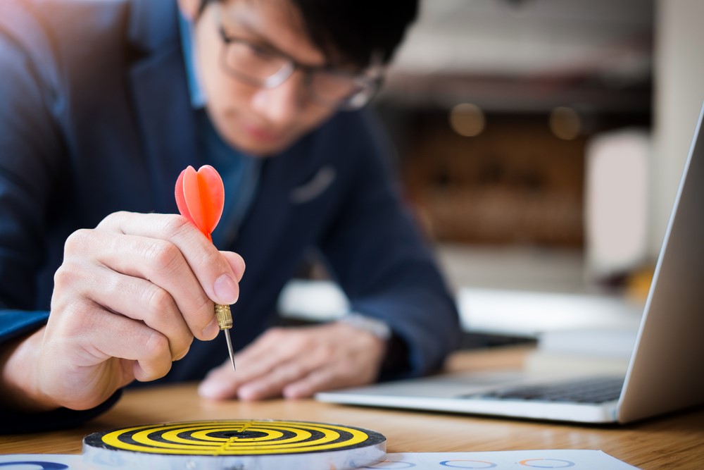 5 helpful hacks to go above & beyond your sales goals - Biznology