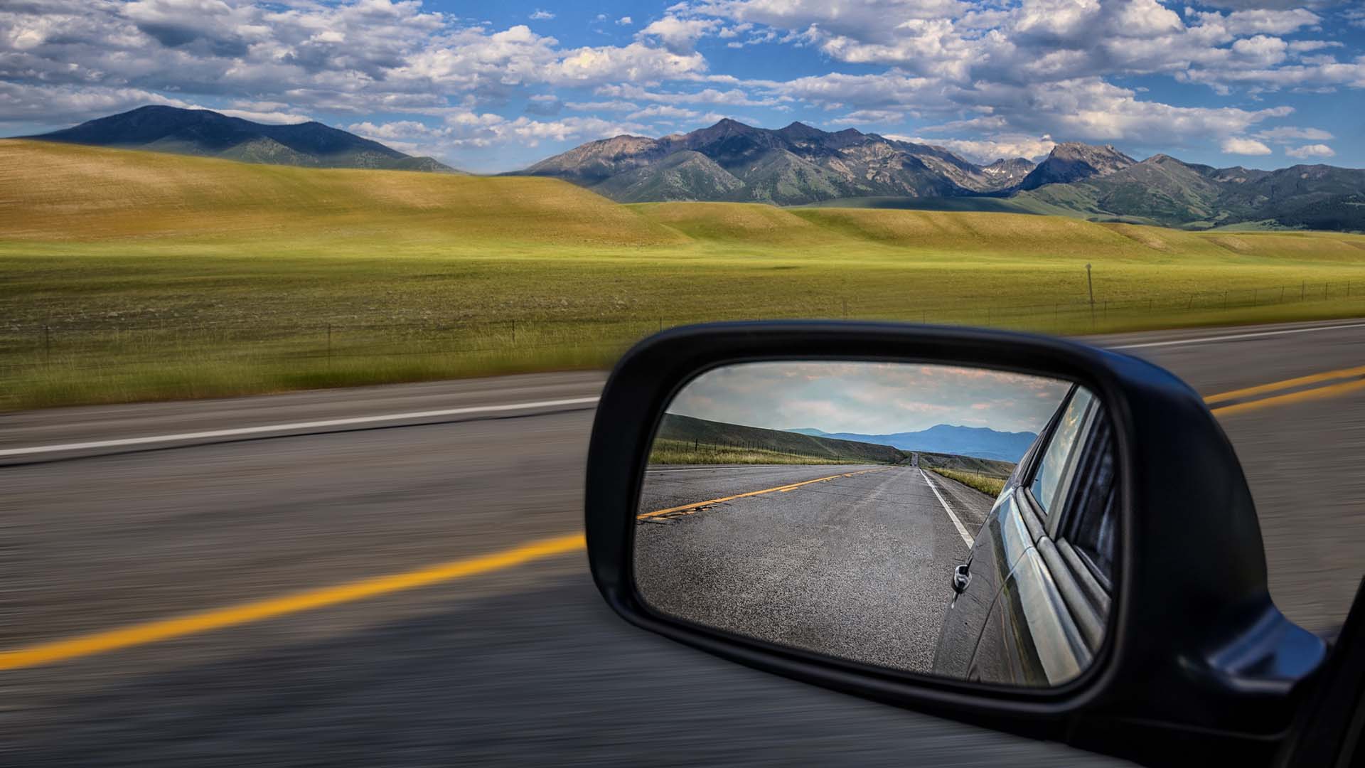 Rear view. Зеркало на дороге. Зеркало для автодорог. Красивый вид в зеркало. Зеркальная дорога.